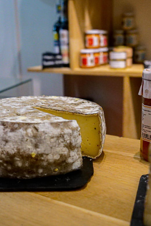 paris-tasting-experience-at-la-cave-de-fantomas