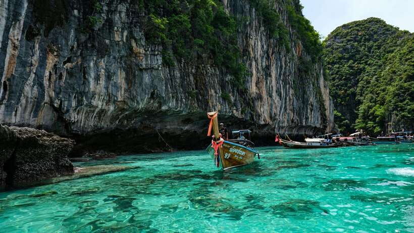 phi-phi-exclusive-half-day-longtail-boat-to-maya-bay