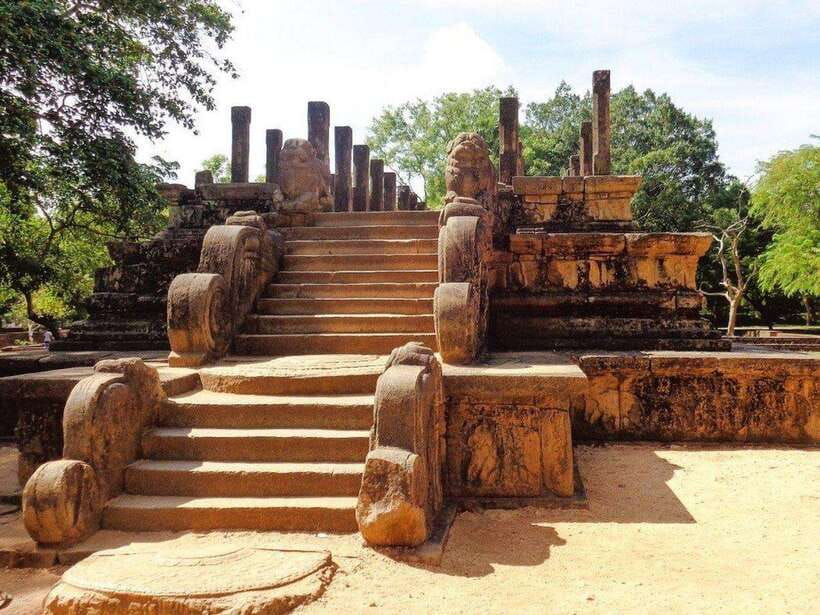 polonnaruwa-private-guided-cycling-tour