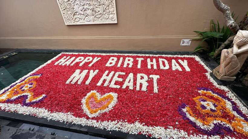 pool-flower-decoration-in-bali-all-inclusive