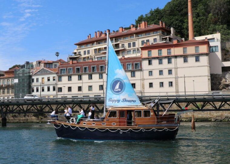 porto-classic-sailboat-cruise-along-the-douro-river