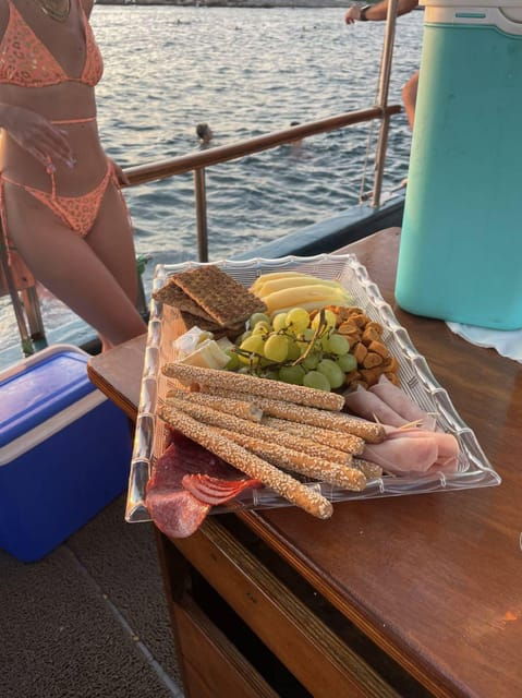 porto-rafti-athens-floating-bar-cruise