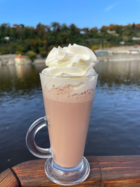 prague-advent-boat-cruise-with-sweets-and-hot-drinks