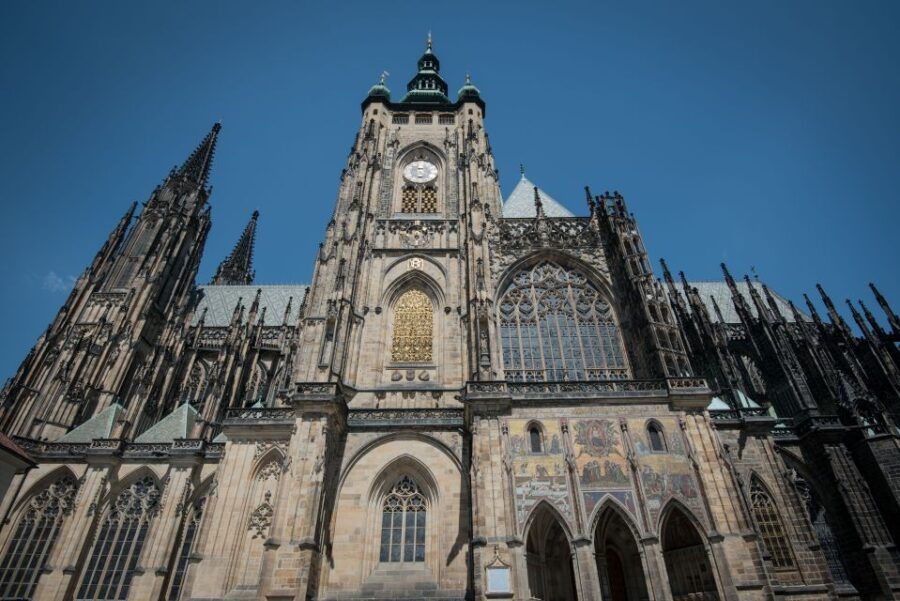 prague-castle-grounds-highlights-walking-tour-small-group