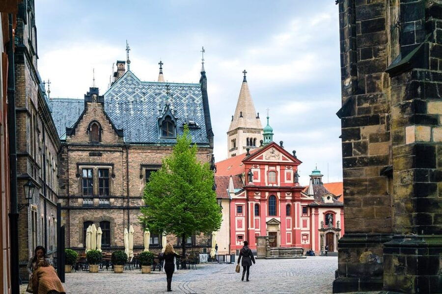 prague-castle-walking-tour-with-live-guide