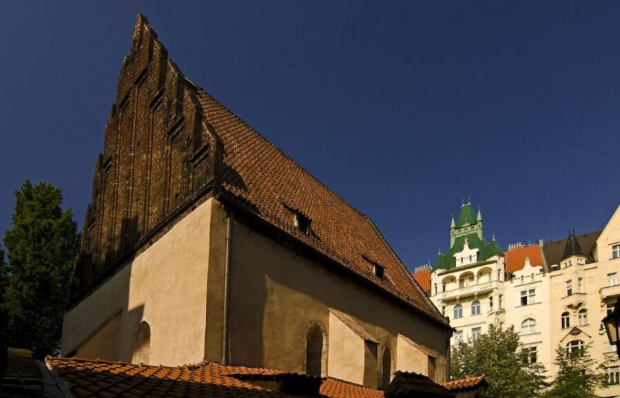 prague-jewish-quarter-tour-in-french-with-monuments-entrance