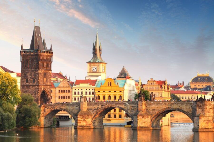 prague-old-town-and-charles-bridge-tour
