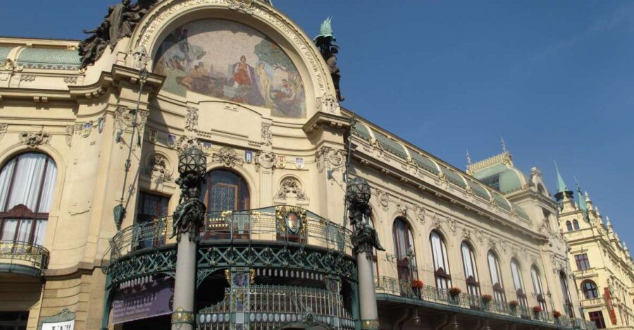 prague-private-cubism-art-nouveau-walking-tour