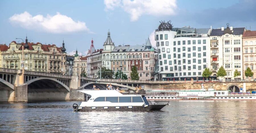 prague-private-river-cruise-with-unlimited-beer-or-prosecco