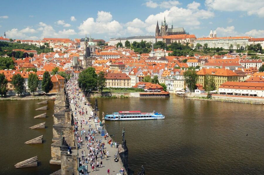 prague-vintage-car-ride-and-walking-tour