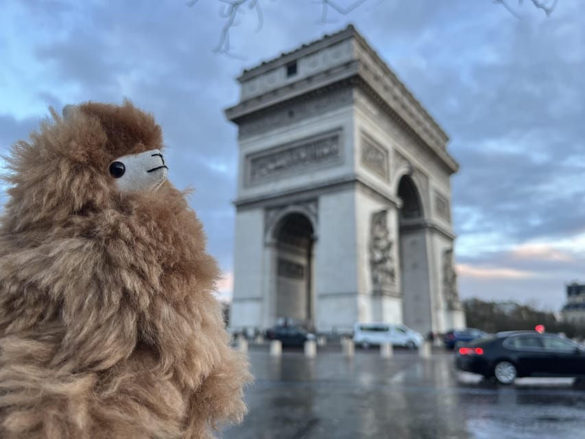 private-2-3-hours-montmartre-walking-tour-timeless-charm