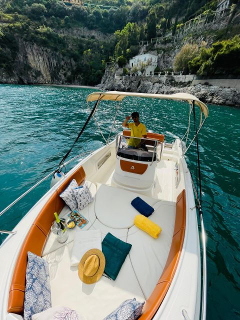 private-boat-tour-to-capri-with-aperitif