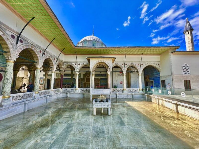 private-gourmet-food-tour-of-istanbuls-two-continents