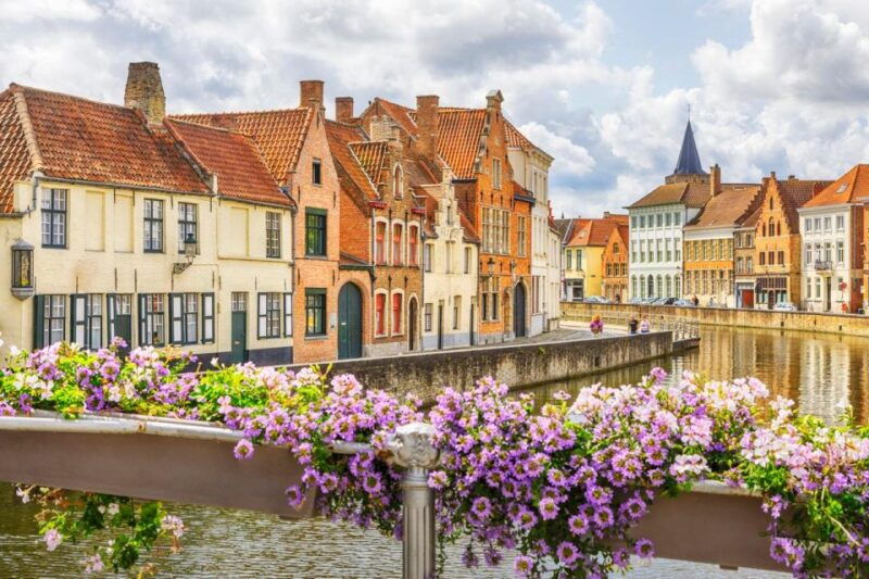 private-guided-tour-of-bruges-iconic-sites-chocolate