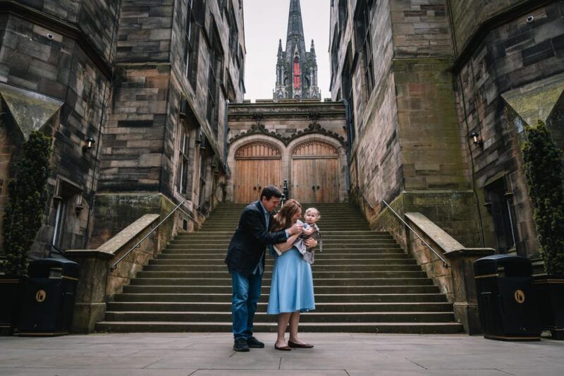 private-photoshoot-with-views-of-famous-edinburgh-castle