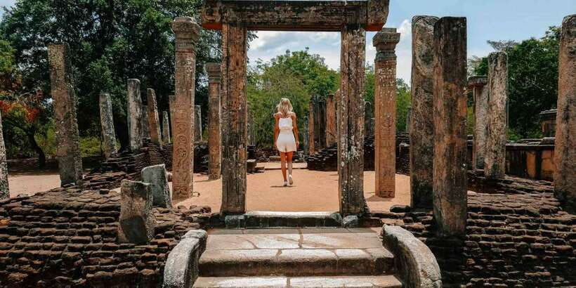 private-polonnaruwa-ancient-city-guided-tour-from-colombo