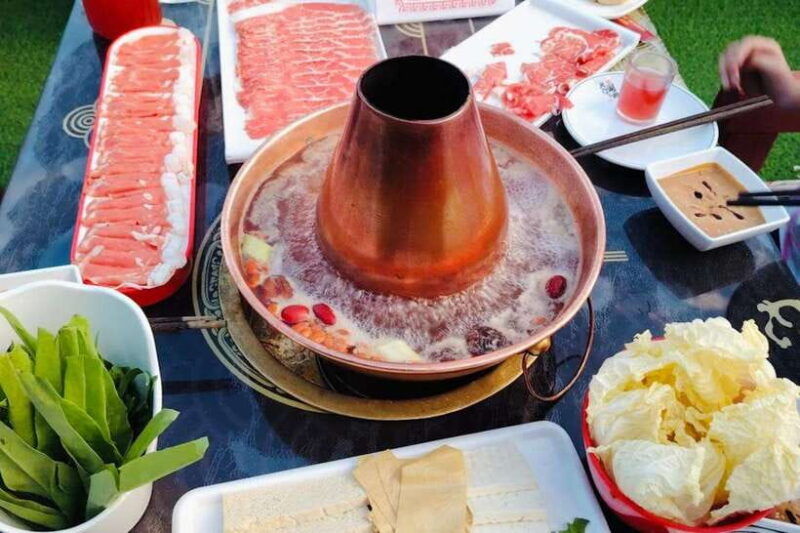 private-shichahai-hutong-dinner-and-beer-walking-tour