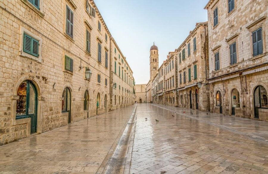 private-split-to-dubrovnik-tour-with-guide-and-wine