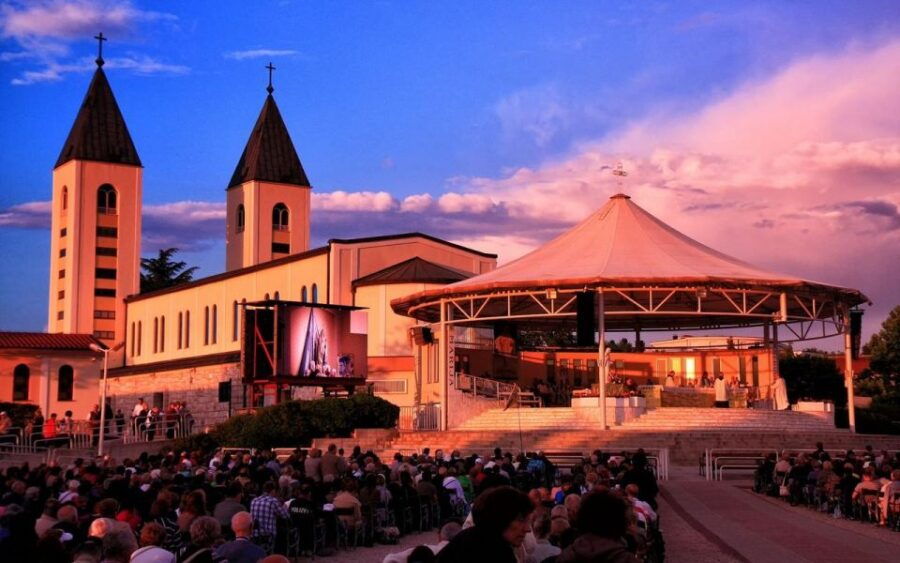 private-tour-to-medugorje-visiting-apparition-hill
