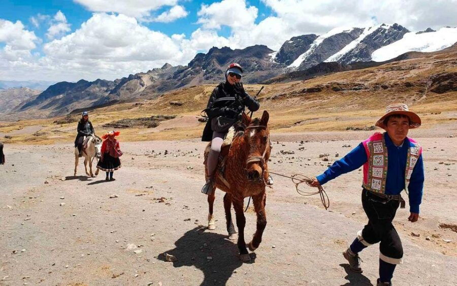 rainbow-mountain-on-horseback-epic-journey-private-service