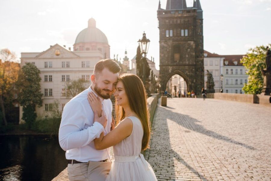 romantic-photoshoot-experience-for-couples-in-prague