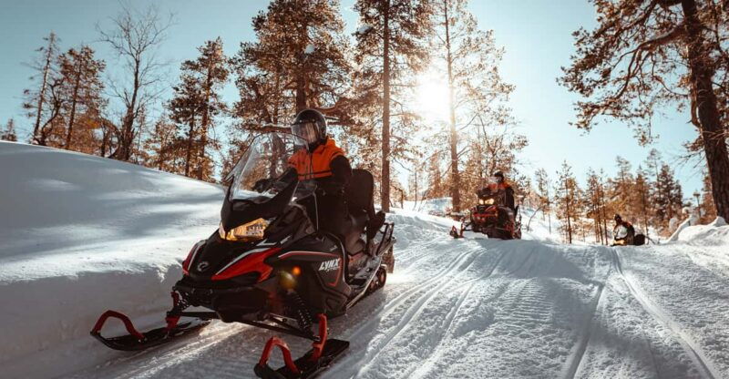 saariselka-snowmobile-ride-with-hot-drinks
