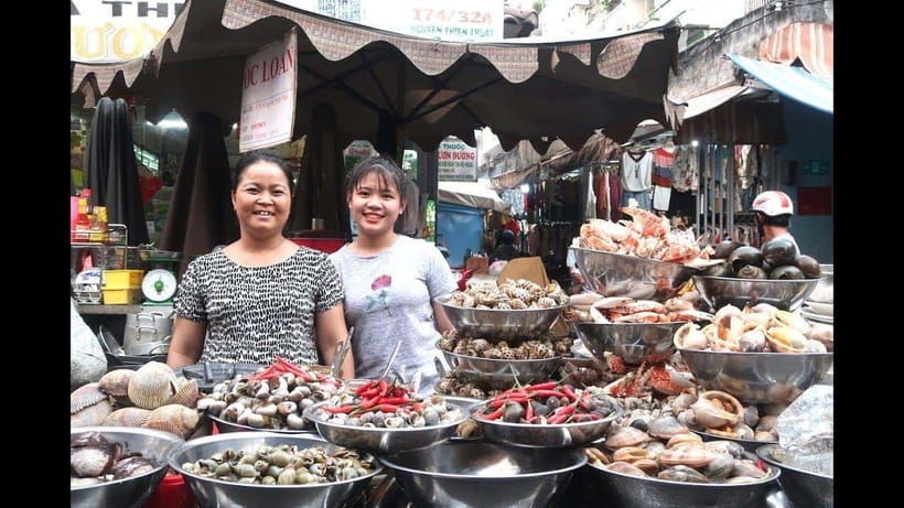 saigon-michelin-guide-food-tour-with-ao-dai-female-riders