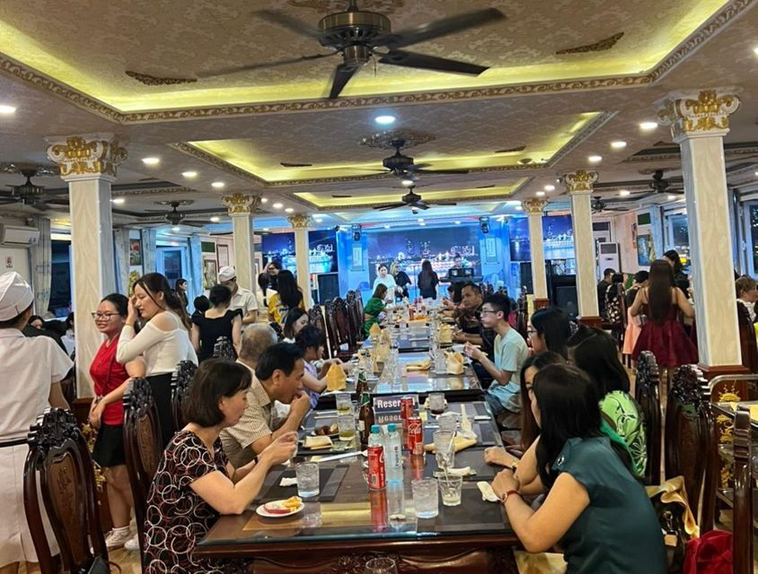 saigon-river-dinner-on-cruise