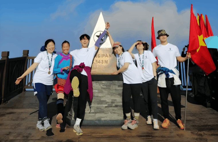 sapa-epic-2-day-trek-to-fansipan-mountain-peak