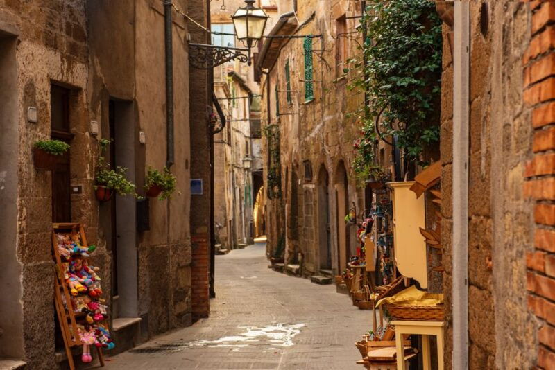 saturnia-waterfalls-and-pitigliano-by-bus-with-environmental-guide