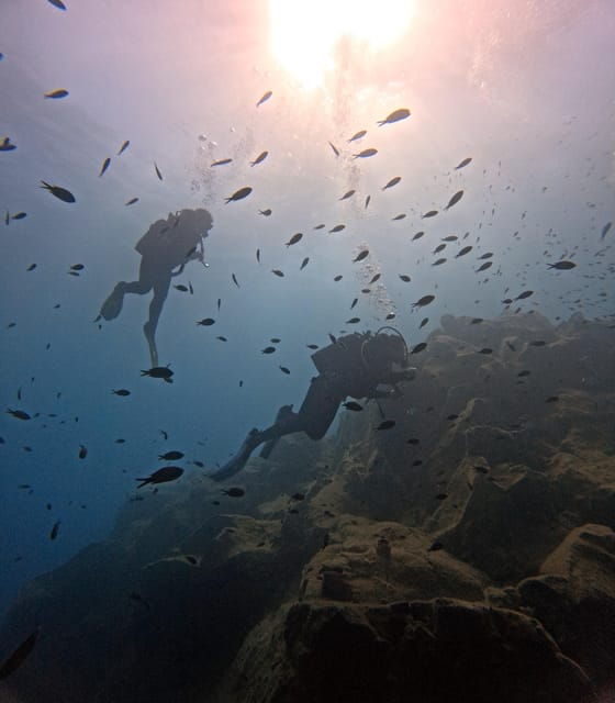 scuba-diving-in-the-volcanic-caldera-shorelines-of-santorini