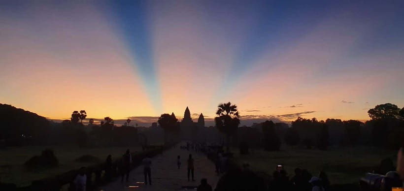 seat-in-coach-small-circuit-tour-with-sunrise-at-angkor-wat