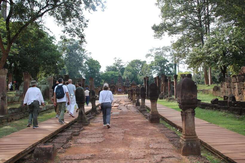 siem-reap-3-day-budget-tour-with-angkor-wat-village-visit
