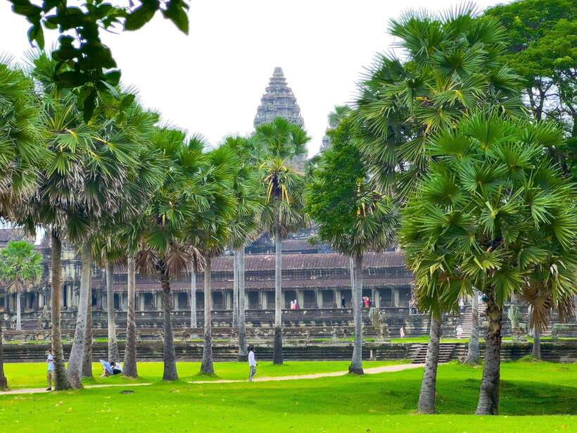 siem-reap-angkor-wat-bayon-ta-prohm-guided-tour