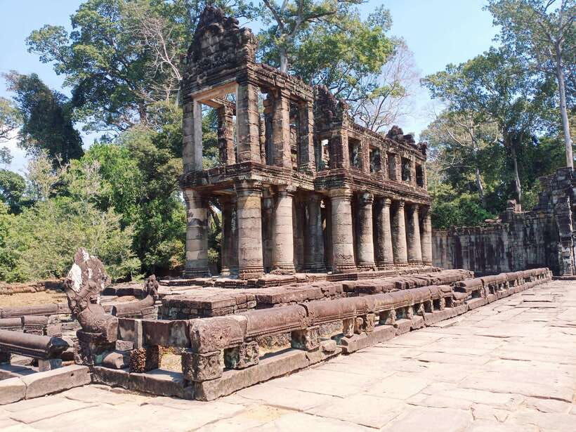 siem-reap-phnom-bok-mountain-and-grand-circle-temples-tour