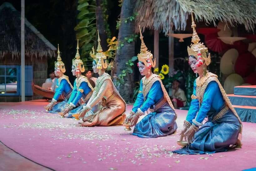 siem-reap-restaurant-meal-with-apsara-dance-performance