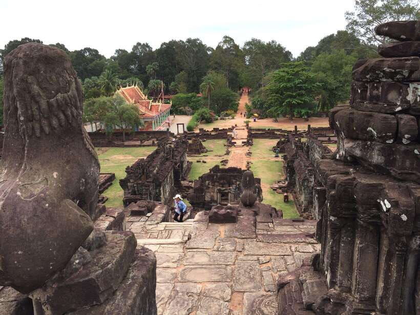 siem-reap-rolous-group-temples-and-handicraft-center-tour