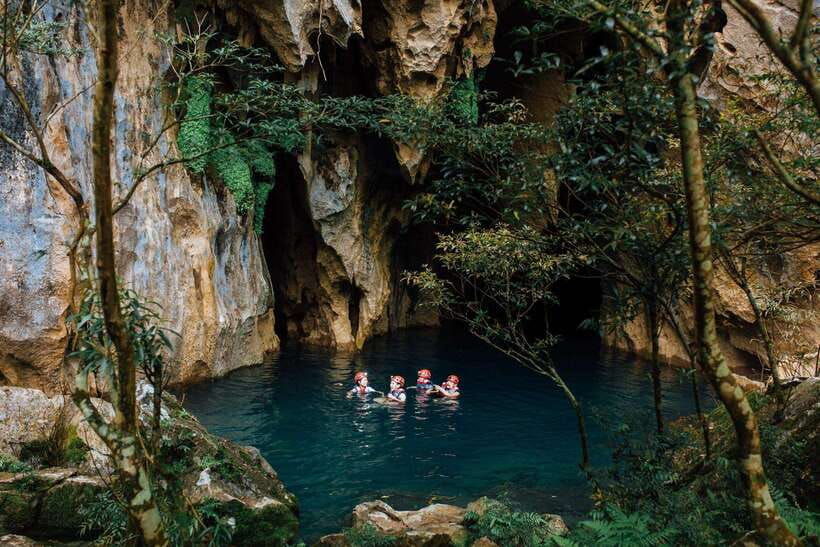 sinh-ton-valley-tour-explore-dark-cave-and-e-cave