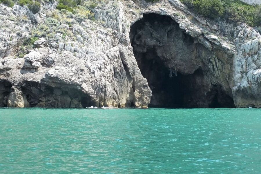 sperlonga-private-blue-grotto-boat-tour