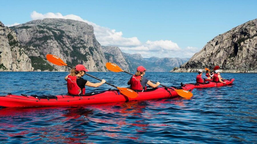 stavanger-guided-kayaking-in-lysefjord