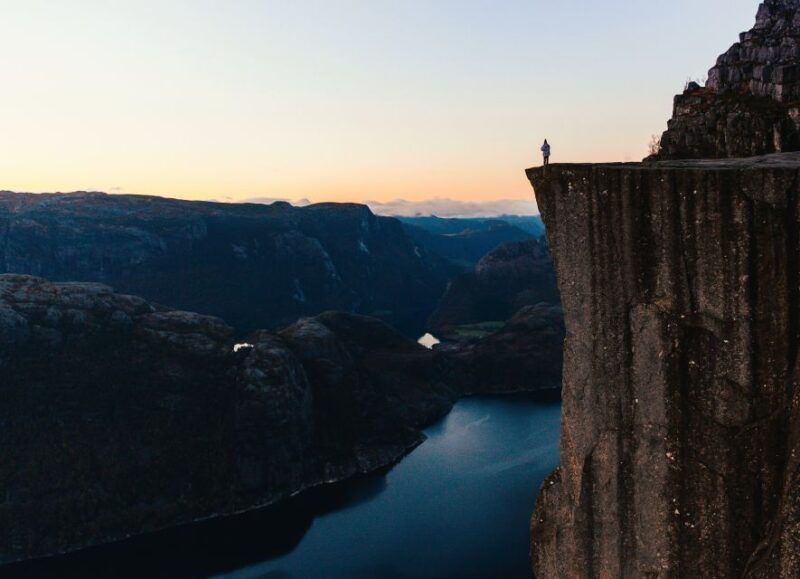 stavanger-guided-sunrise-hike-to-pulpit-rock
