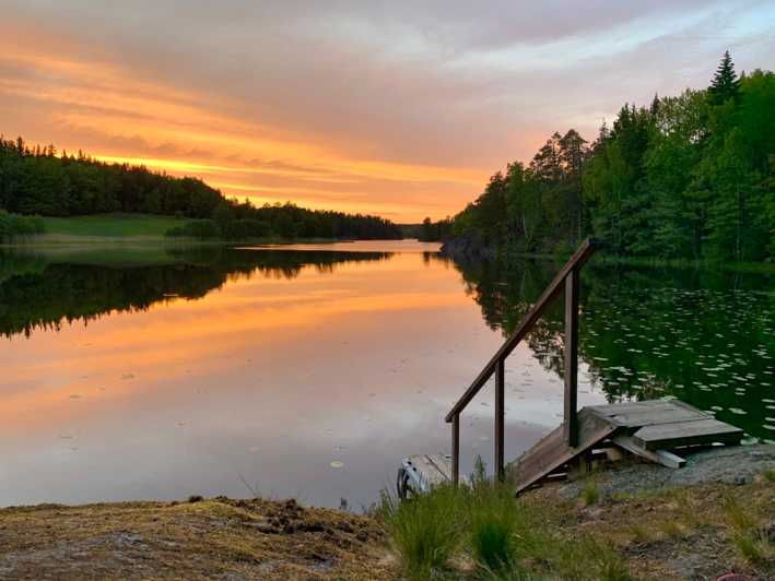 stockholm-sunset-hike-in-tyresta-national-park-with-meal
