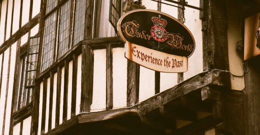 stratford-upon-avon-lantern-lit-ghost-tour-at-tudor-world