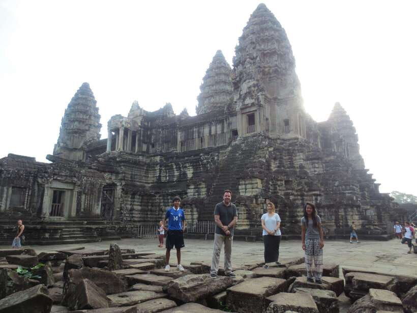sunrise-shared-tours-angkor-wat-bayon-ta-prohm-banteay-srei