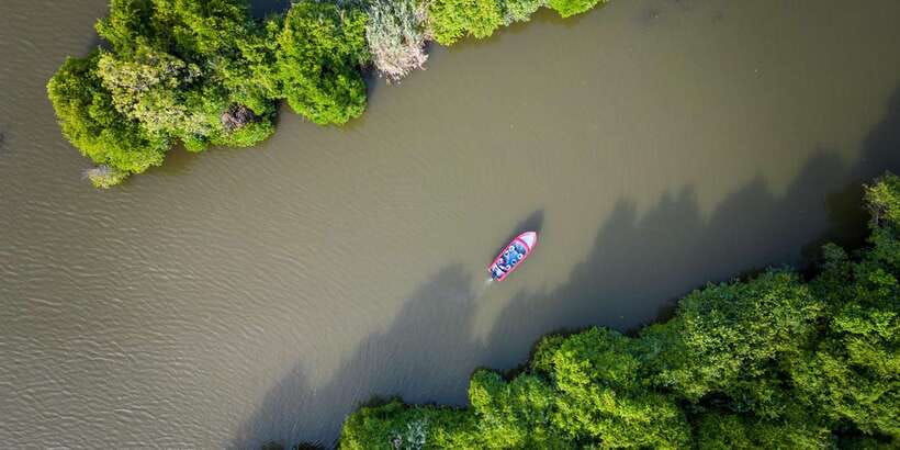 sunset-kayaking-on-the-negombo-lagoon