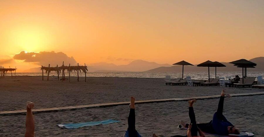 sunset-pilates-on-tigaki-beach