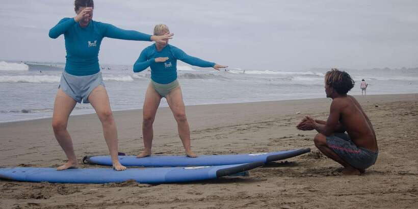 surf-lesson-in-batu-bolong-canggu-with-certified-instructor