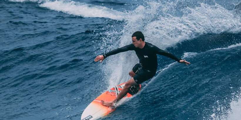 surfing-in-unawatuna