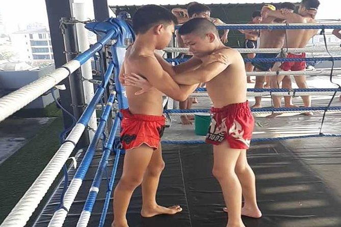 Thai Boxing Lesson, family and Kids Friendly - Introduction to the Muay Thai Experience