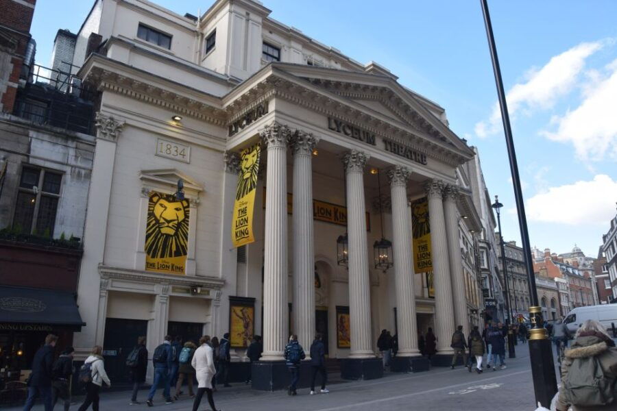 the-crown-walking-tour-of-london